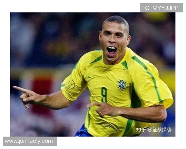 首破纪录足球明星的传奇之路与辉煌成就探秘